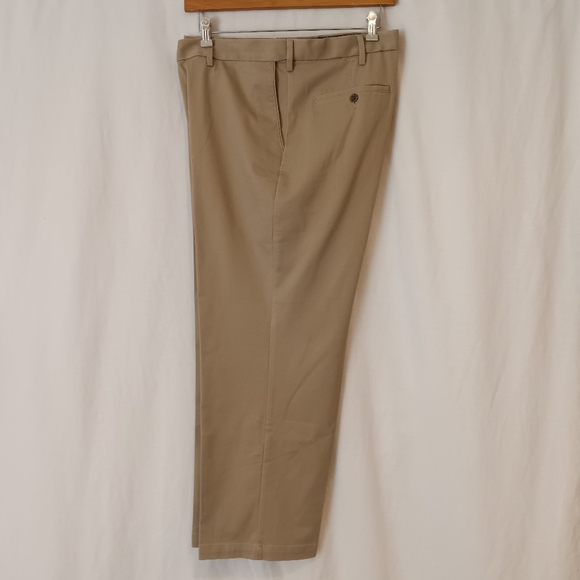 Dockers Relaxed Fit Stretch Wrinkle-Free Flat Front Khaki Pants Size 44 x 30 - Picture 8 of 9